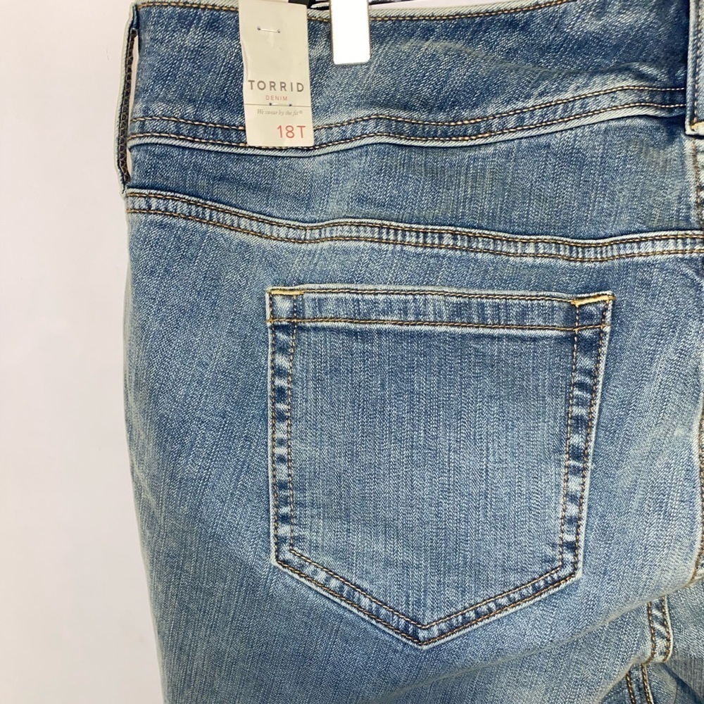NWT Torrid Mid Rise Flare Jeans Size 18 Tall - Picture 6 of 9